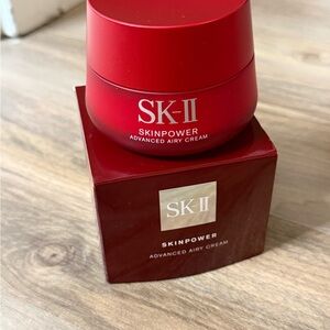 SK-II Skinpower Advanced Airy Cream - Red